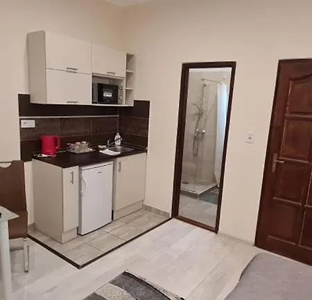 Aparthotel Rozsa Apartmanhaz *