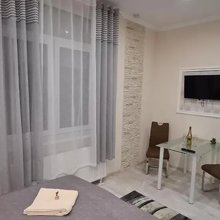 Rozsa Apartmanhaz