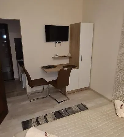 Rozsa Apartmanhaz Aparthotel