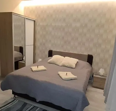Rozsa Apartmanhaz *
