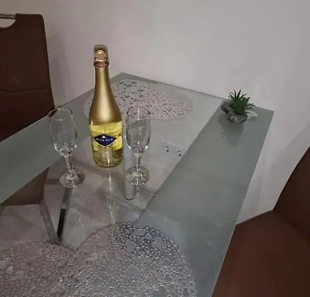 Rozsa Apartmanhaz *