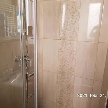 Rozsa Apartmanhaz شقة فندقية 3*