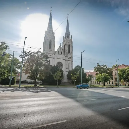 Rozsa Apartmanhaz *