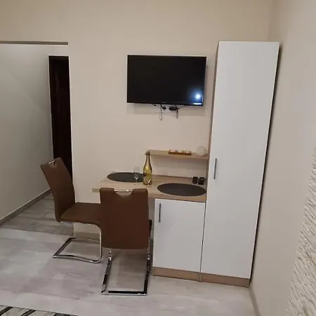 Rozsa Apartmanhaz 3* Szeged