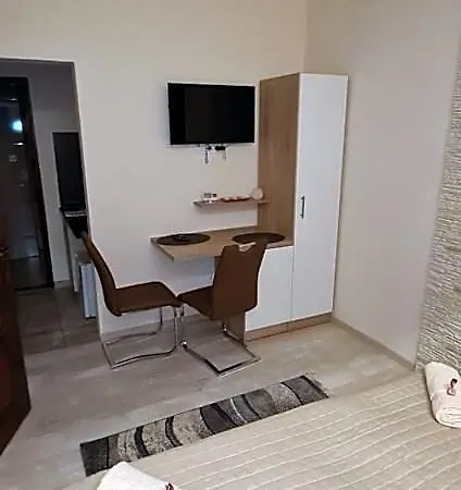 Rozsa Apartmanhaz 3* سيغيد