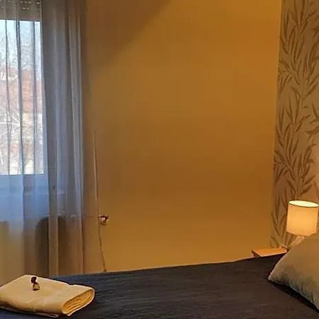 Rozsa Apartmanhaz شقة فندقية