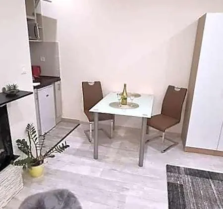 Rozsa Apartmanhaz سيغيد