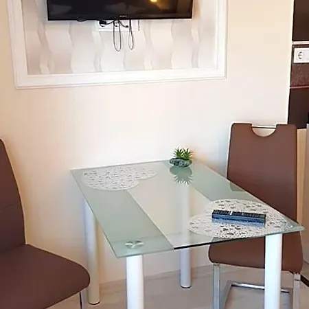 Rozsa Apartmanhaz 3* Segedín