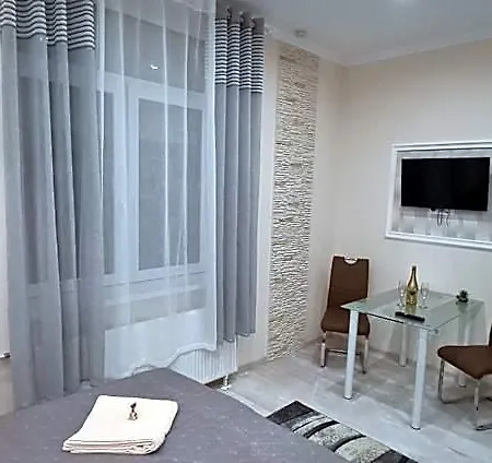 Rozsa Apartmanhaz 3* سيغيد
