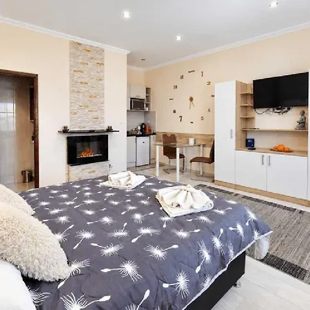 Rozsa Apartmanhaz 3* Szegedin