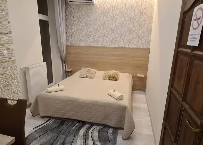 Rozsa Apartmanhaz 3*