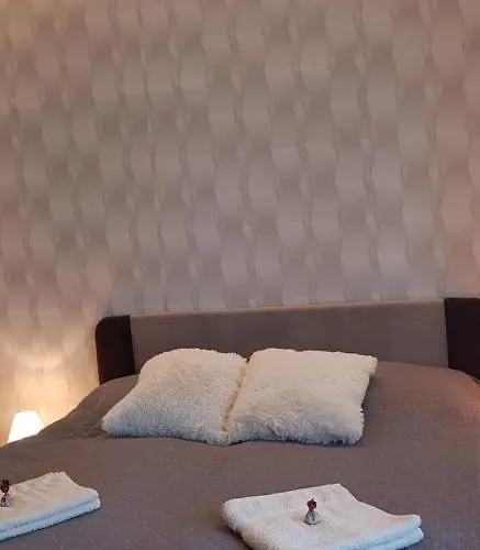 Apart Otel Rozsa Apartmanhaz 3*